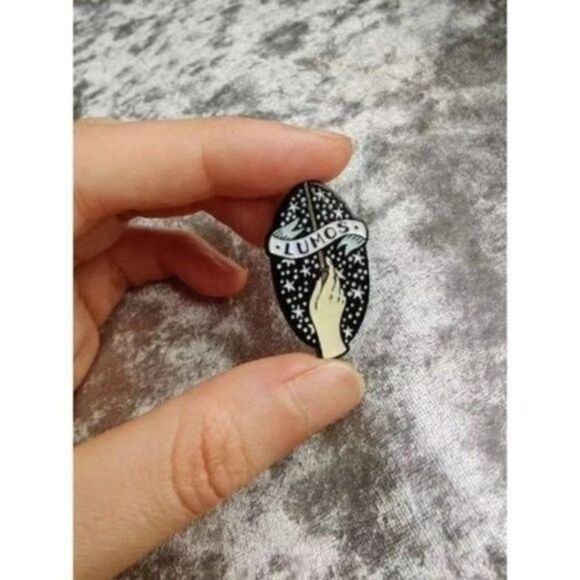 3/20 Harry Potter Lumos Potion Enamel Pin - Picture 1 of 1